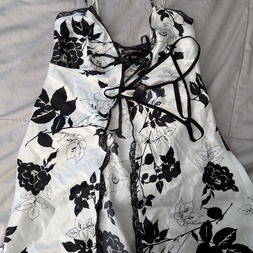 Small Intimates Bundle - Picture 2 of 8
